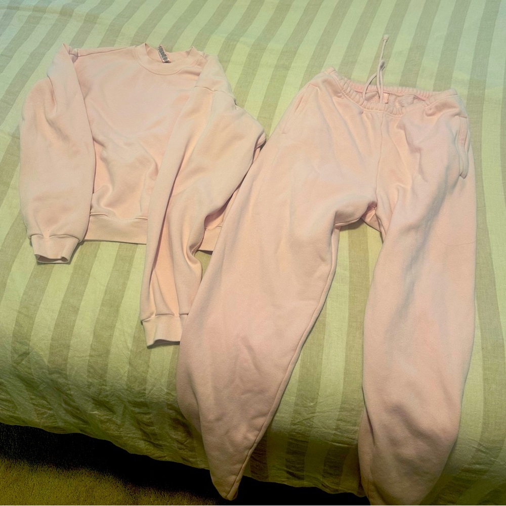 Skims pink lounge set